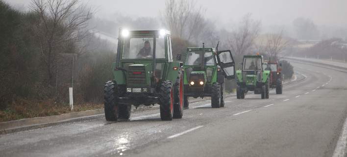 Απαγόρευση κυκλοφορίας στα Τέμπη λόγω αγροτών – Τα τρακτέρ στην Εθνική